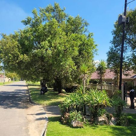 Guest House Florida Lake Roodepoort Εξωτερικό φωτογραφία