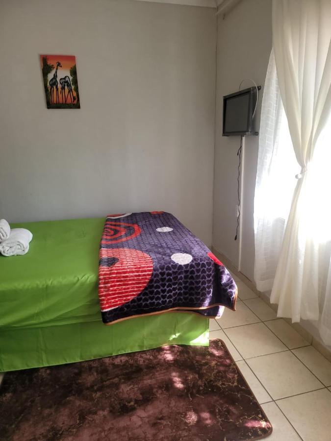 Guest House Florida Lake Roodepoort Εξωτερικό φωτογραφία