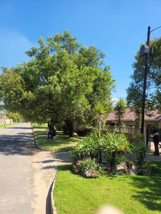 Guest House Florida Lake Roodepoort Εξωτερικό φωτογραφία